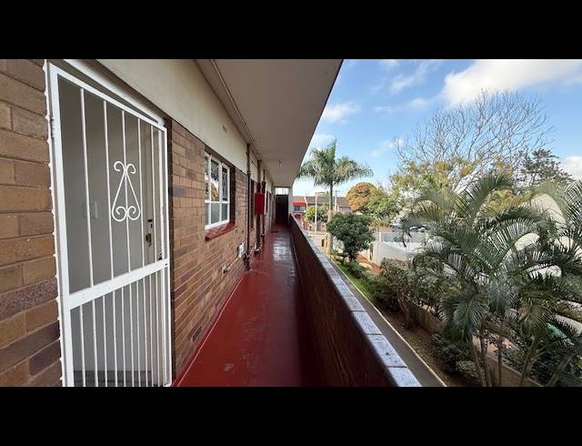 1 BEDROOM APARTMENT TO LET IN ESSENWOOD